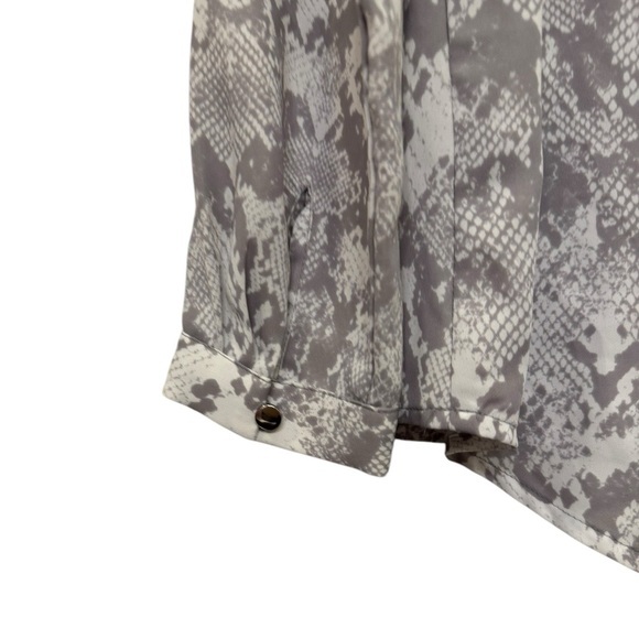 JLO Snake Print Pop Over Blouse Size S - Picture 5 of 6